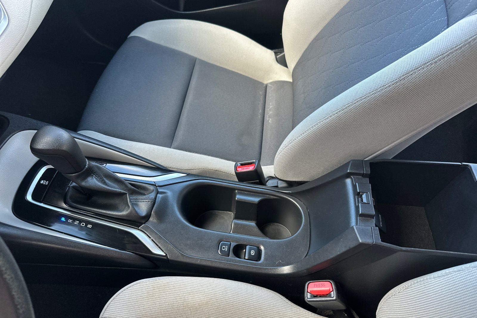Used 2024 Toyota Corolla LE FWD image 31