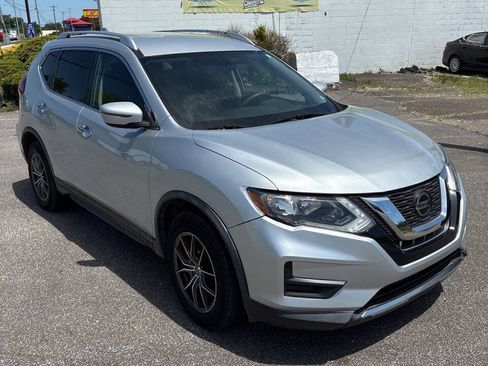 Used 2018 Nissan Rogue SV FWD image 5