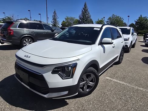 Used 2024 Kia Niro EX FWD image 1
