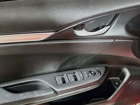 Used 2019 Honda Civic Sport image 17