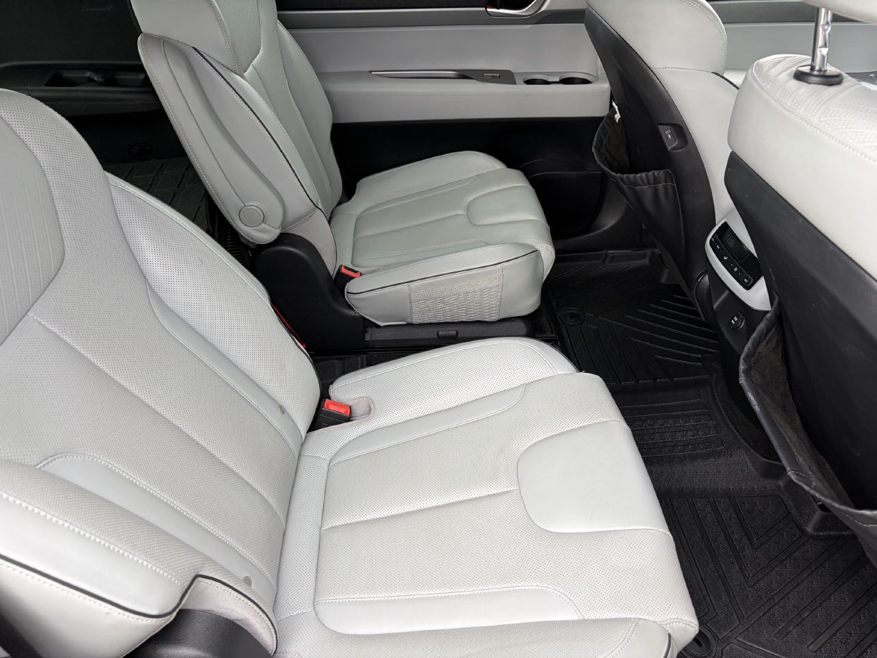 Used 2023 Hyundai Palisade SEL FWD image 12
