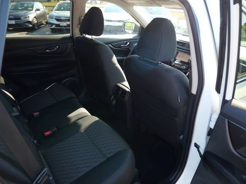 Used 2018 Nissan Rogue SV w/ Premium Package AWD/4WD image 23