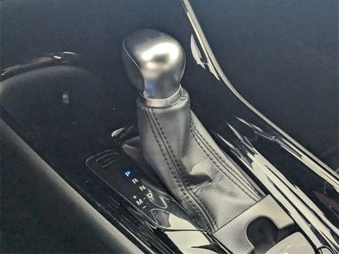 Used 2020 Toyota C-HR XLE image 23