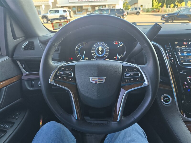 Used 2017 Cadillac Escalade Premium Luxury AWD/4WD image 6