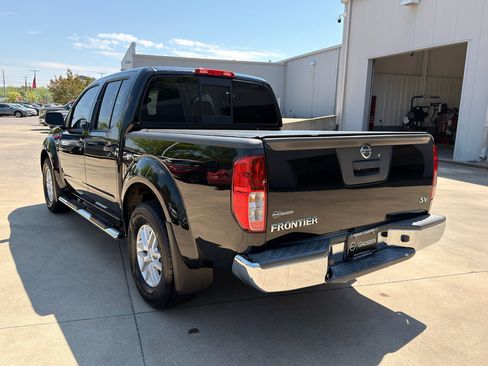Used 2021 Nissan Frontier SV image 5