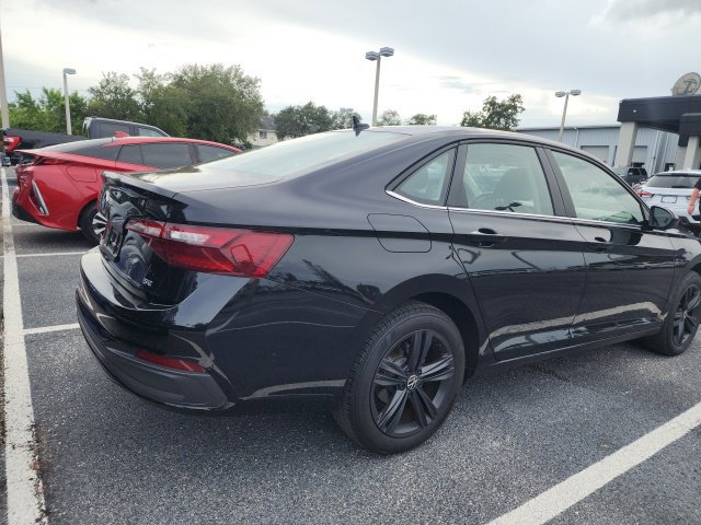 Used 2023 Volkswagen Jetta SE w/ Panoramic Sunroof Package FWD image 4