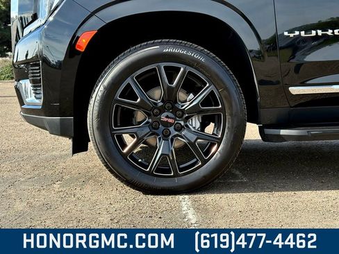 Used 2021 GMC Yukon SLT w/ SLT Premium Package image 9