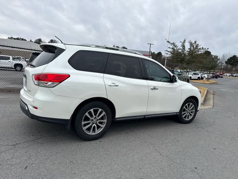 Used 2015 Nissan Pathfinder SV image 2