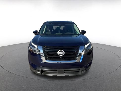 Used 2025 Nissan Pathfinder SV image 4