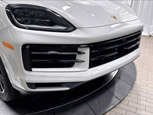 New 2026 Porsche Cayenne AWD/4WD image 32