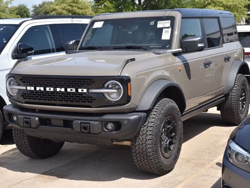 Certified 2025 Ford Bronco Badlands AWD/4WD image 2