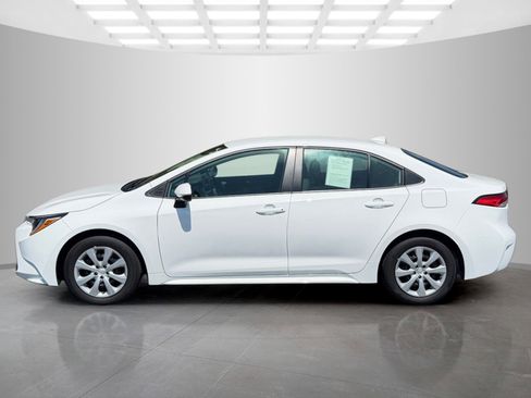 Used 2025 Toyota Corolla LE FWD image 3