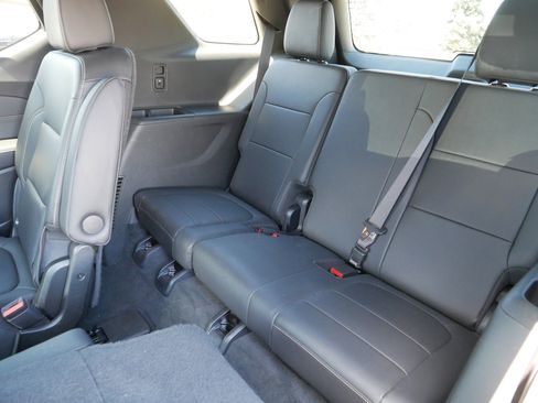 Used 2023 Chevrolet Traverse LT w/ LT Premium Package AWD/4WD image 36