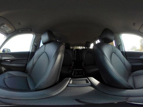 Used 2025 Toyota Grand Highlander XLE image 44