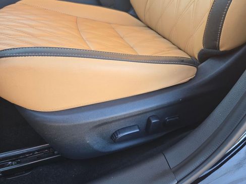 Used 2025 Nissan Sentra SR w/ SR Premium Package image 18