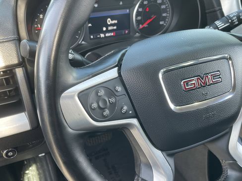 Used 2024 GMC Terrain SLT image 23