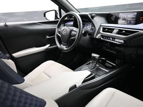 Used 2019 Lexus UX 200 w/ Premium Package FWD image 19