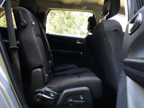 Used 2020 Dodge Journey SE w/ Blacktop Package FWD image 34