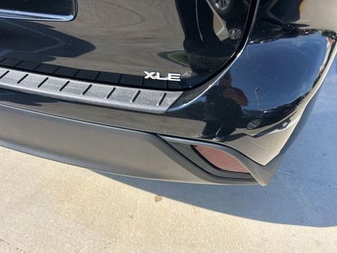 Used 2024 Toyota Highlander XLE FWD image 6