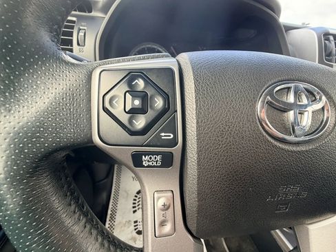 Used 2018 Toyota 4Runner SR5 AWD/4WD image 12