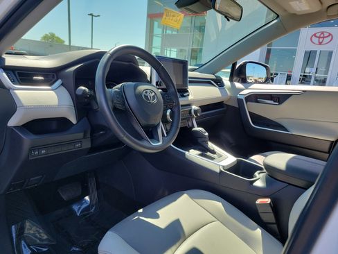 Used 2025 Toyota RAV4 XLE Premium image 19