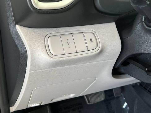 Used 2023 Hyundai Venue SEL FWD image 34