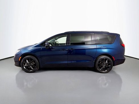 Used 2023 Chrysler Pacifica Touring-L w/ S Appearance Package AWD/4WD image 8