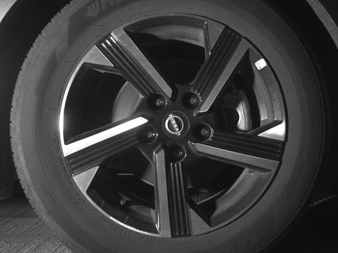 Used 2025 Nissan Sentra SV image 13