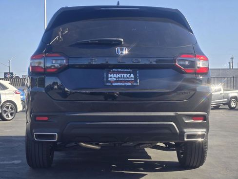 Used 2025 Honda Pilot Sport image 4
