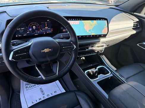 Used 2025 Chevrolet Traverse LT AWD/4WD image 27