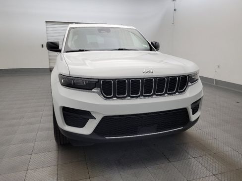 Used 2024 Jeep Grand Cherokee Laredo RWD image 14