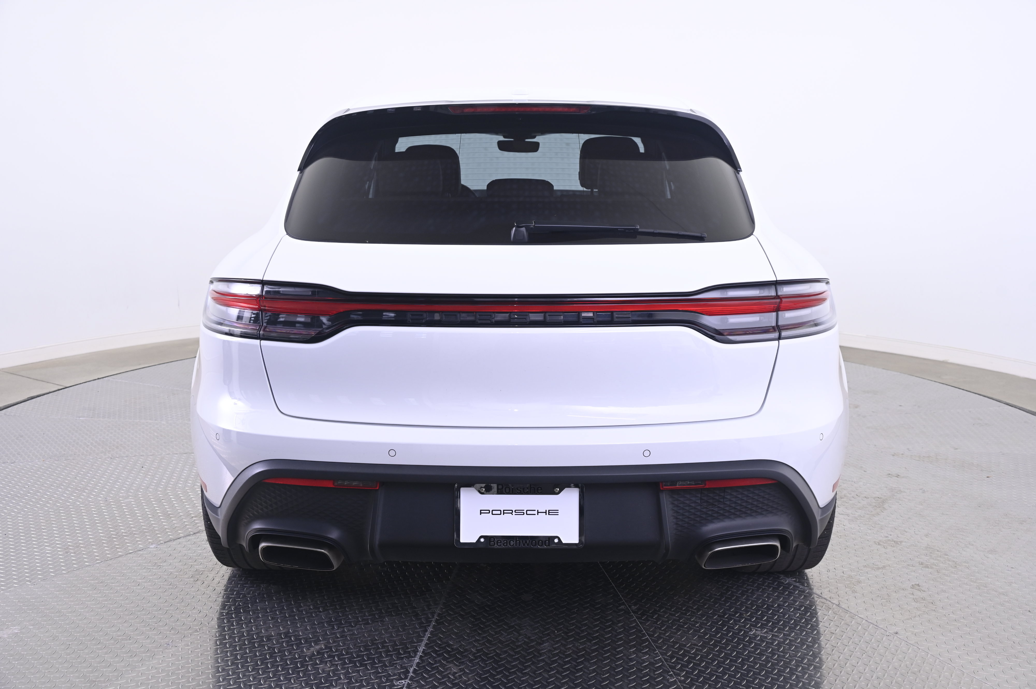 Certified 2024 Porsche Macan AWD/4WD image 6