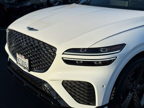 Used 2023 Genesis GV70 2.5T w/ Sport Prestige Package image 5