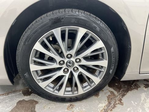 Used 2019 Lexus ES 350 w/ Premium Package FWD image 27