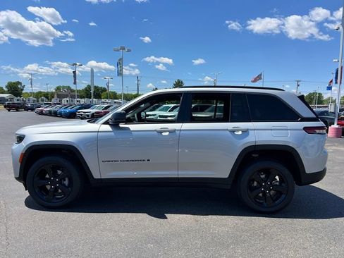 New 2026 Jeep Grand Cherokee Limited w/ Limited Altitude Package AWD/4WD image 4