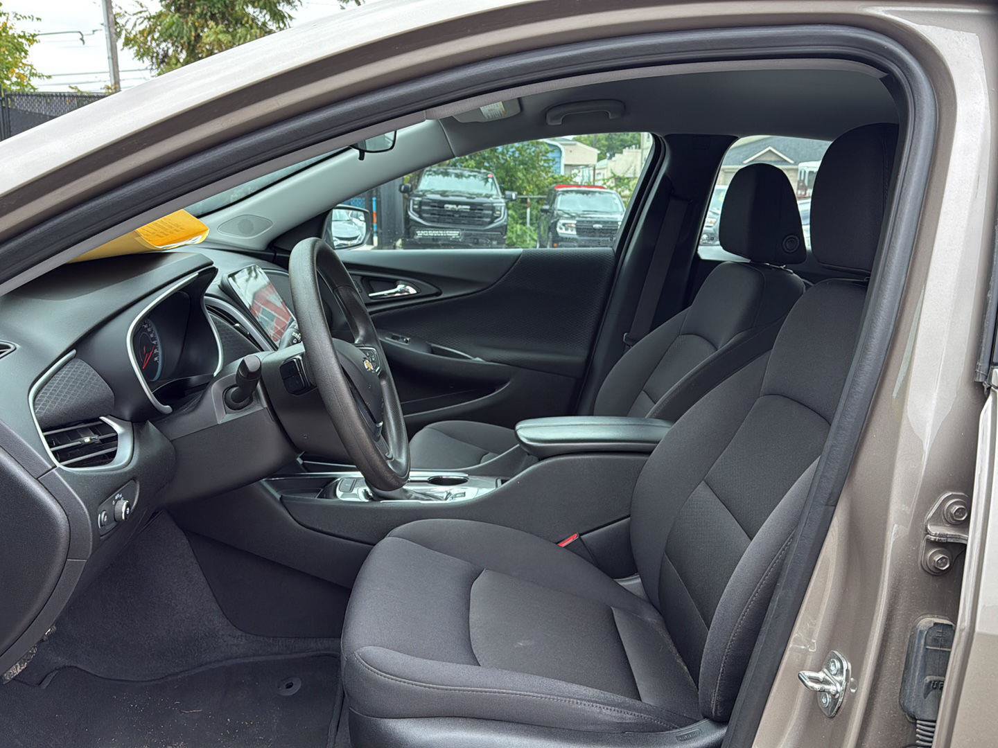 Used 2023 Chevrolet Malibu LT FWD image 9