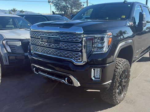 Used 2021 GMC Sierra 2500 Denali w/ Denali Black Diamond Edition image 24