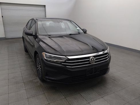Used 2019 Volkswagen Jetta SE w/ Cold Weather Package FWD image 14