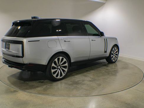 Certified 2025 Land Rover Range Rover Long Wheelbase Autobiography AWD/4WD image 6