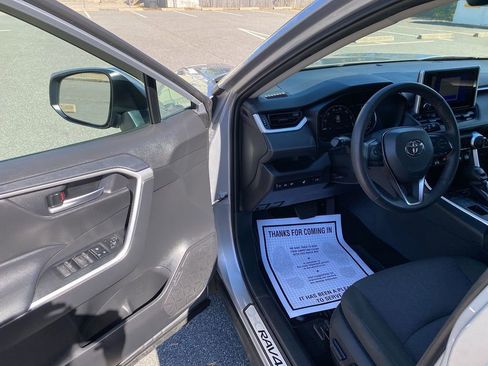 Used 2024 Toyota RAV4 XLE w/ Convenience Package image 10