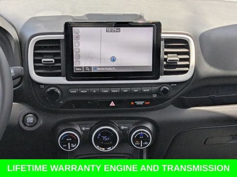 Used 2025 Hyundai Venue Limited FWD image 19