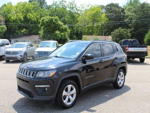 Used 2020 Jeep Compass Latitude FWD image 2