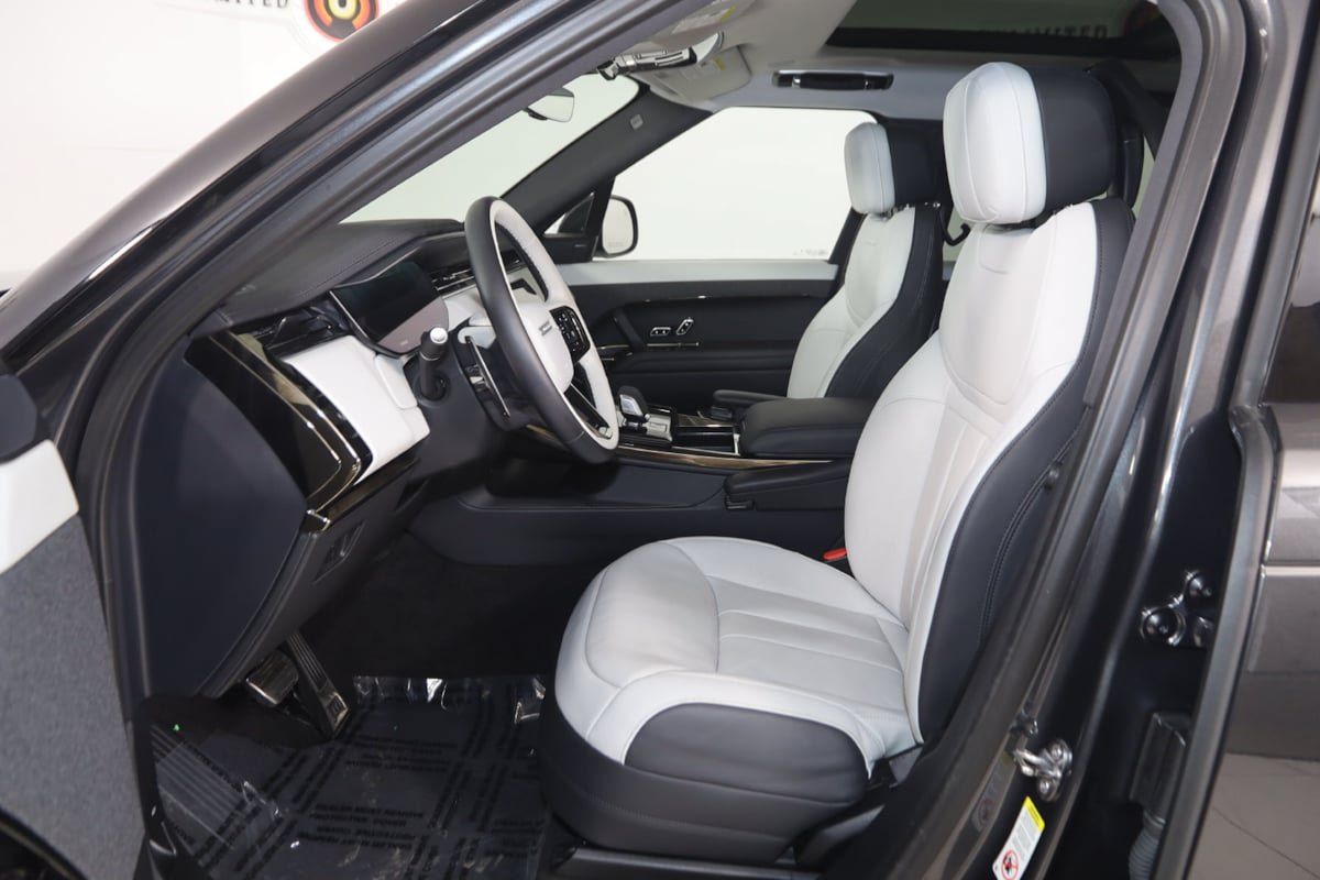 Used 2024 Land Rover Range Rover Sport Dynamic SE AWD/4WD image 13