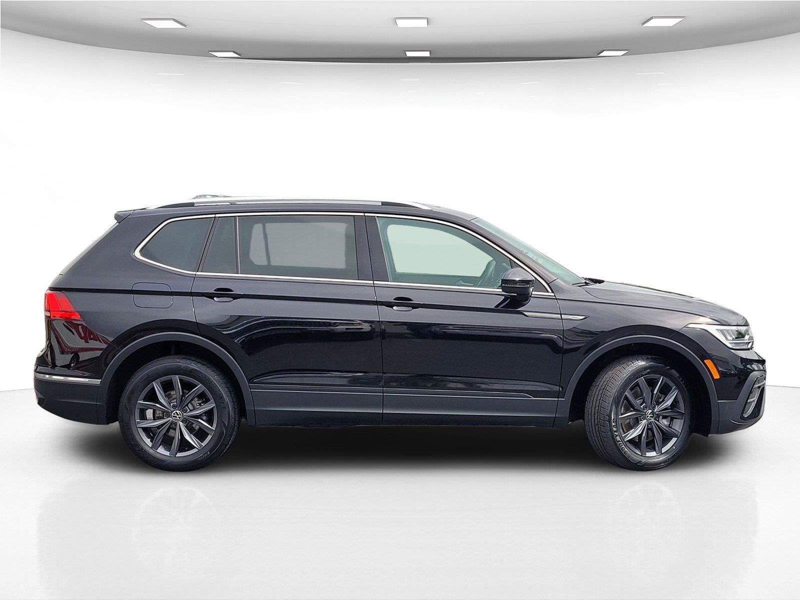 Certified 2023 Volkswagen Tiguan SE FWD image 5