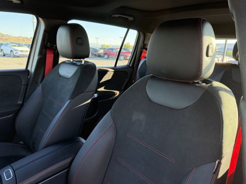 Used 2025 Mercedes-Benz GLB 35 AMG 4MATIC image 21