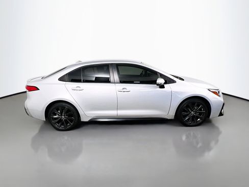 Used 2023 Toyota Corolla SE image 3