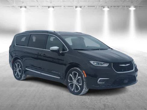 New 2026 Chrysler Pacifica Pinnacle image 2