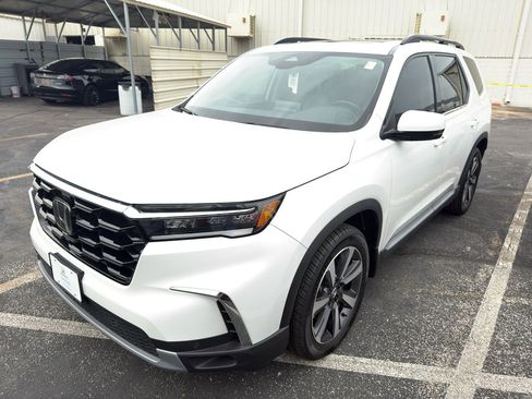 Certified 2023 Honda Pilot Touring image 1
