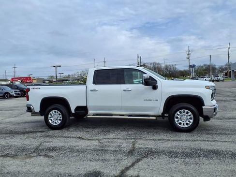 Used 2025 Chevrolet Silverado 3500 LTZ w/ LTZ Convenience Package AWD/4WD image 11