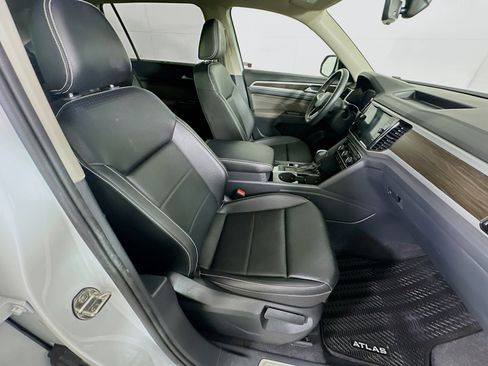 Used 2023 Volkswagen Atlas SE image 32